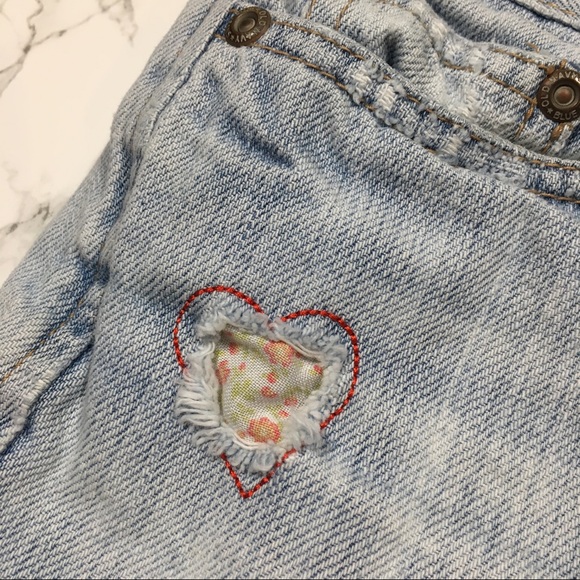 Old Navy Cut Off Jeans Light Wash 1 - Picture 3 of 7